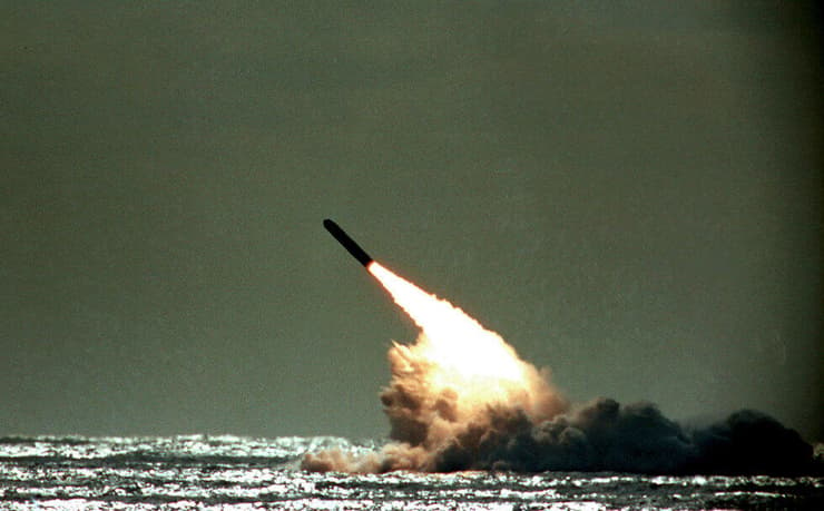שיגור מצוללת של טיל טריידנט, שנושא ראשי קרב גרעיניים