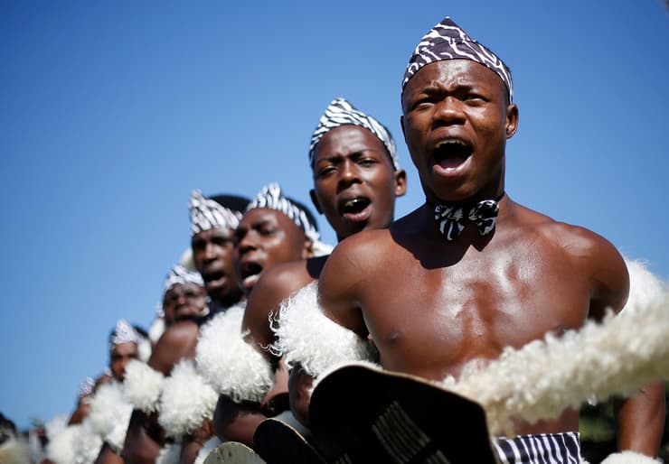 חמישית מתושבי דרום אפריקה. בני זולו בריקוד מסורתי