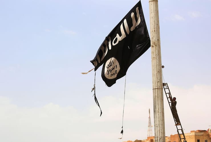 הג'יהאדיסטים אורבים. דגל דאעש בסוריה בעשור שעבר