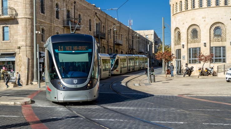 הרכבת הקלה בירושלים: "רק" 16 שנה חלפו מרגע שהוחלט להקימה ועד לנסיעתה הראשונה