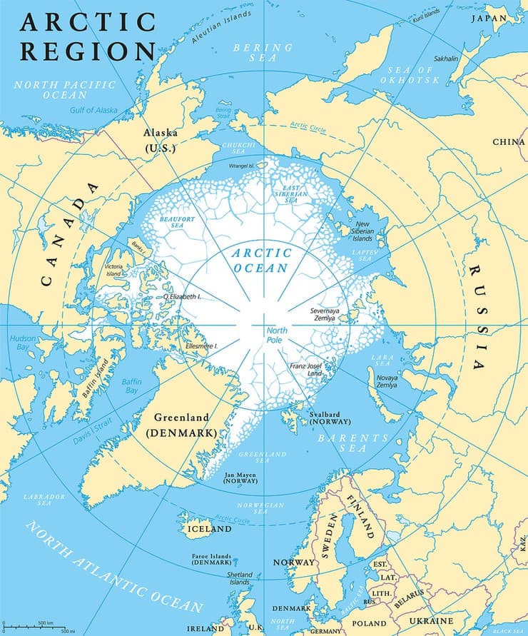 האוקיינוס הארקטי (במרכז)