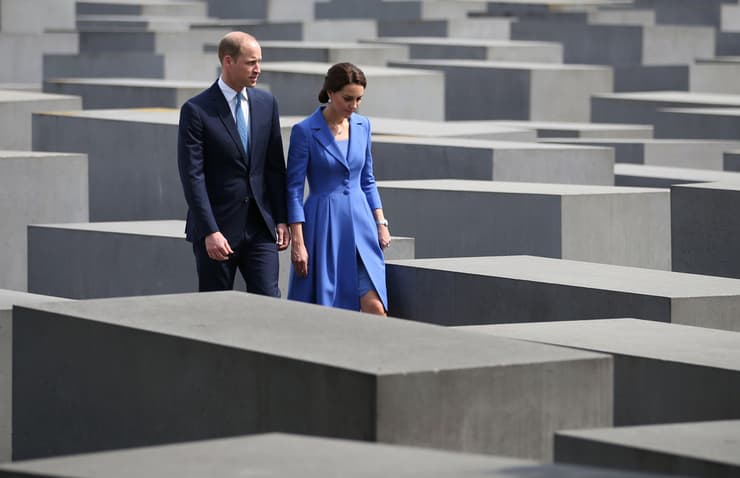 הנסיך וויליאם וקייט מידלטון באנדרטת השואה בברלין