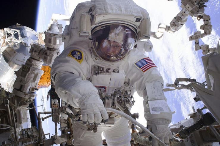 כמה זמן הייתם מוכנים ללבוש חליפת חלל?