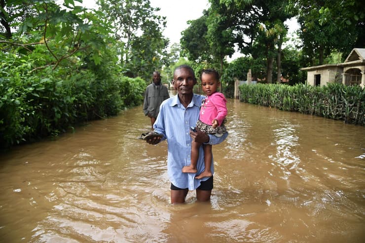 מים עד הברכיים, אחרי עוד סופה בהאיטי. אסון אחרי אסון
