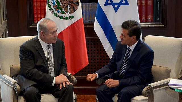 מקסיקו הודיעה שתימנע בכל הצבעה פרו-פלסטינית באו"ם. נשיא מקסיקו עם נתניהו