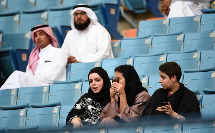 נשים במשחק כדורגל בסעודיה