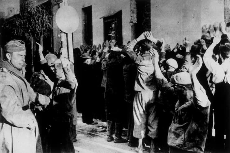 יהודים בגטו ורשה בשנת 1942