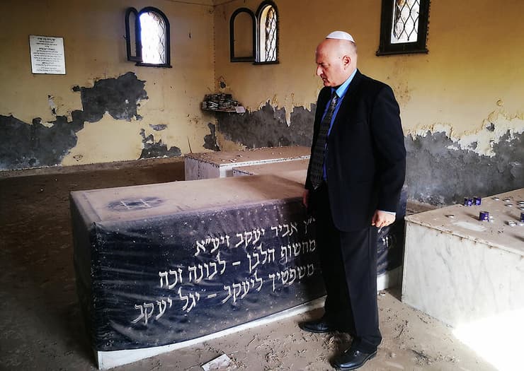 דוד גוברין, לשעבר שגריר ישראל במצרים, רואה מקרוב את ההזנחה בקבר ב-2017