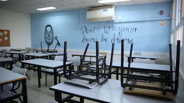 "משרד החינוך יודע שמורי היל"ה פה מתוך תחושת שליחות – ולכן מנצלים אותנו עד תום". אילוסטרציה