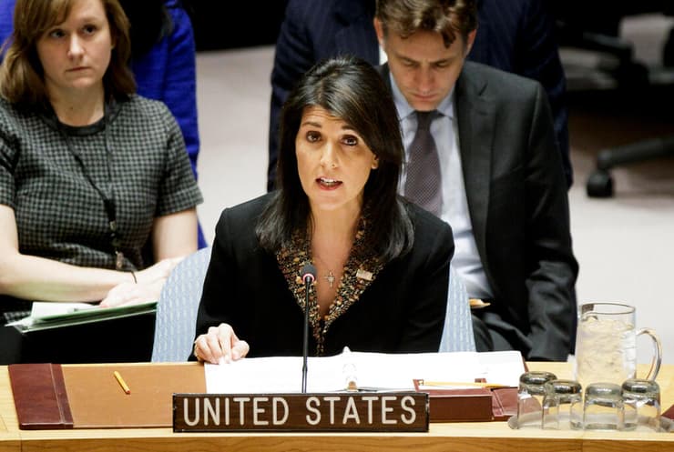 היילי במועצת הביטחון בזמן כהונתה כשגרירה באו"ם