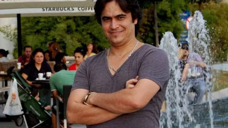 הורשע ב"שחיתות על פני האדמה". העיתונאי רוחאללה זאם הורשע ב"שחיתות על פני האדמה". העיתונאי רוחאללה זאם