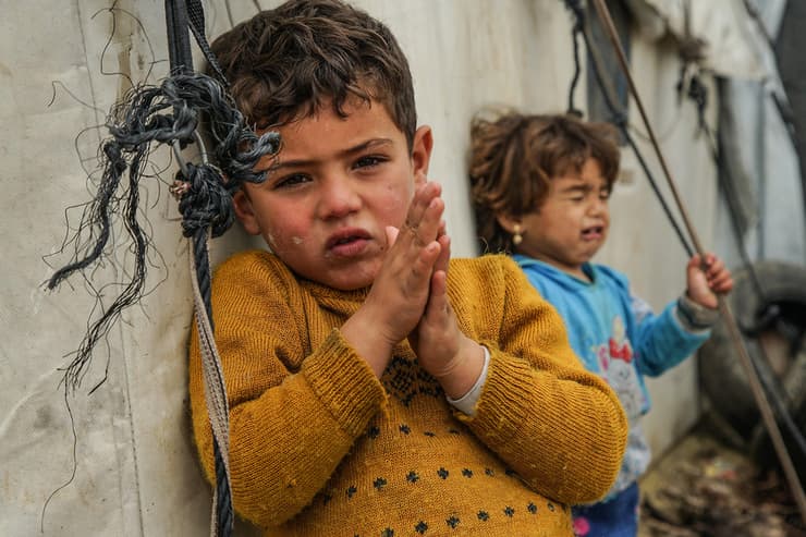 ילדים סורים במחנה פליטים באידליב. 10 שנות סבל
