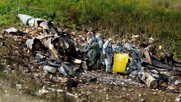 שרידי מטוס הקרב שהתרסק. גרר את ישראל ליום קרב גלוי בצפון