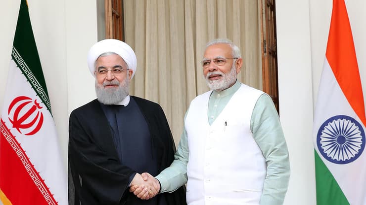 ארכיון. מודי עם נשיא איראן רוחאני ב-2018