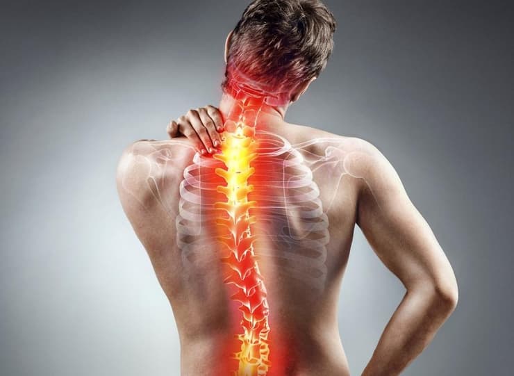 הגורמים לכאבי צוואר: משאות, ישיבה לא נכונה ותאונות