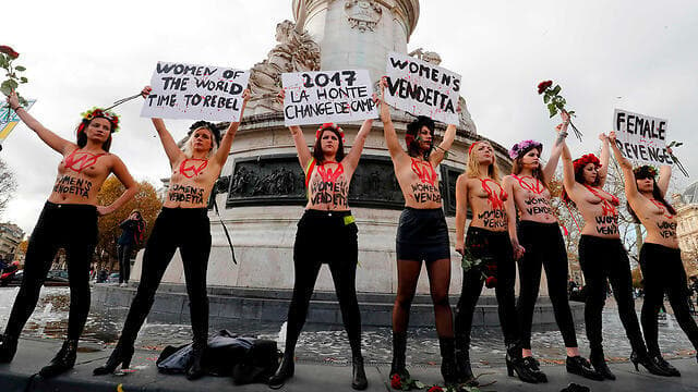פמן במחאה על אלימות נגד נשים, כיכר רפובליק, פריז