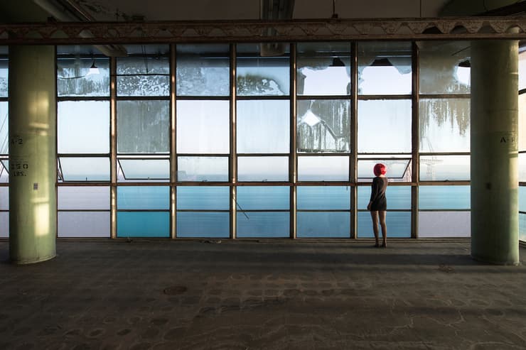 בית הזכוכית, מספנה ישנה בקליפורניה (צילום: דיוויד דה רואדה) בית הזכוכית, מספנה ישנה בקליפורניה