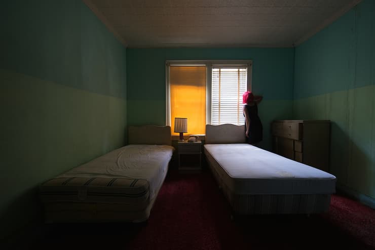 "שידה" במוטל ישן בניו יורק (צילום: דיוויד דה רואדה) מוטל בניו יורק