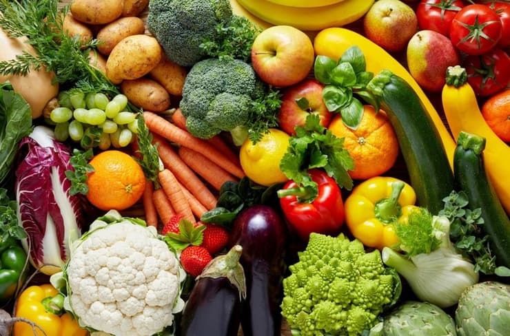 ירקות ופירות צבעוניים