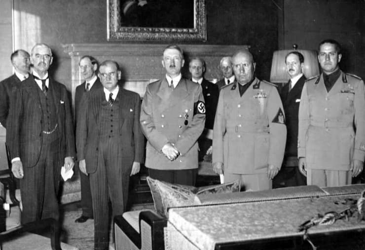 היטלר, מוסליני, דאלאדיה וצ'מברליין בוועידת מינכן, 1938 