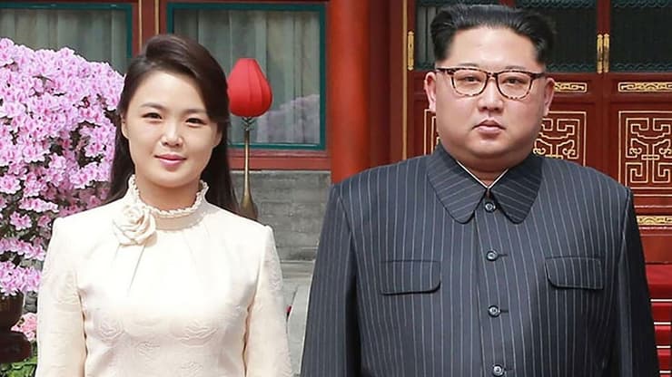 שליט צפון קוריאה קים ג'ונג און עם אשתו רי סול ג'ו