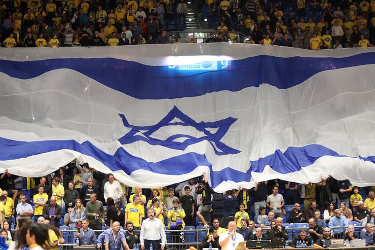 דגל ישראל בהיכל מנורה מבטחים