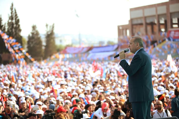 נשיא טורקיה רג'פ טאיפ ארדואן עצרת בחירות איזמיר