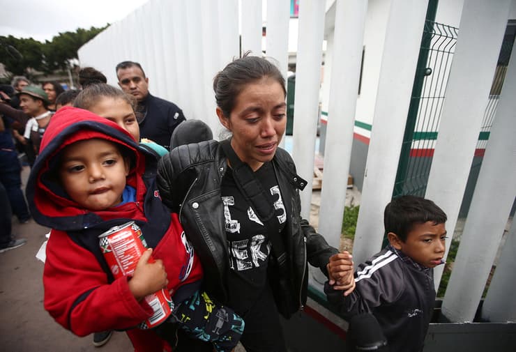 שיירה שיירת מהגרים מהגר מ מרכז אמריקה בדרך ל ארה"ב גבול דרך מקסיקו
