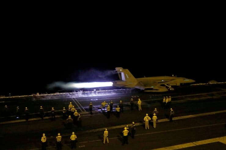 צבא ארה"ב יוצא לגיחות נגד דאעש ב סוריה מ הים התיכון נושאת המטוסים הארי טרומן