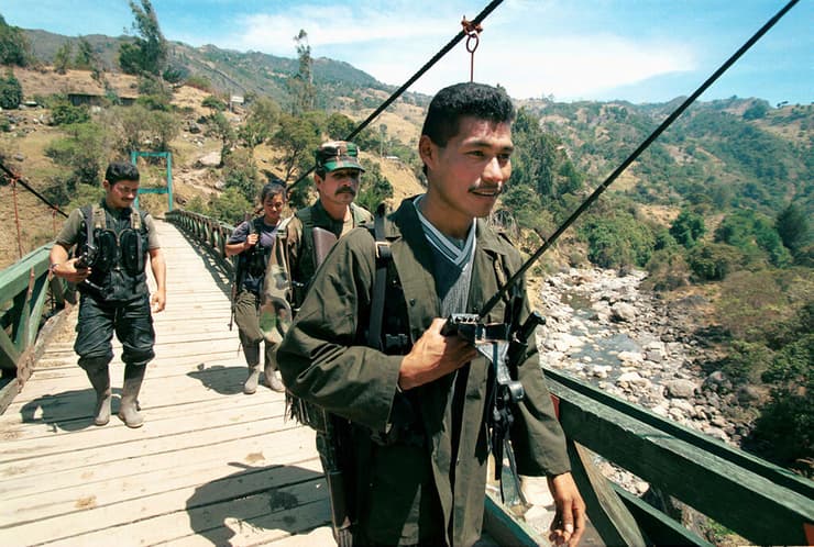 לוחמים מחתרת farc קולומביה