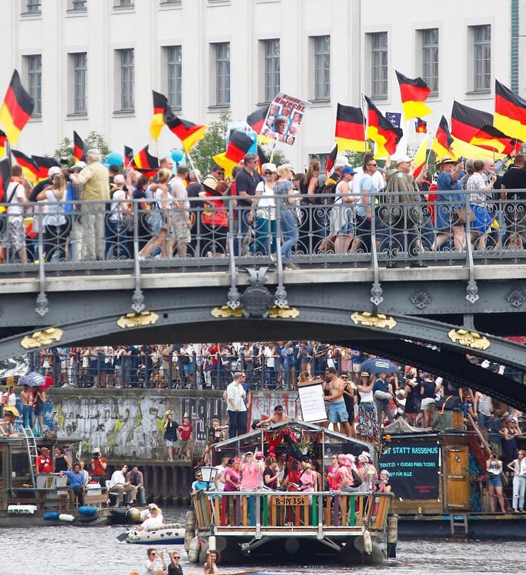 הפגנה תמיכה מפלגת ימין קיצוני בגרמניה
