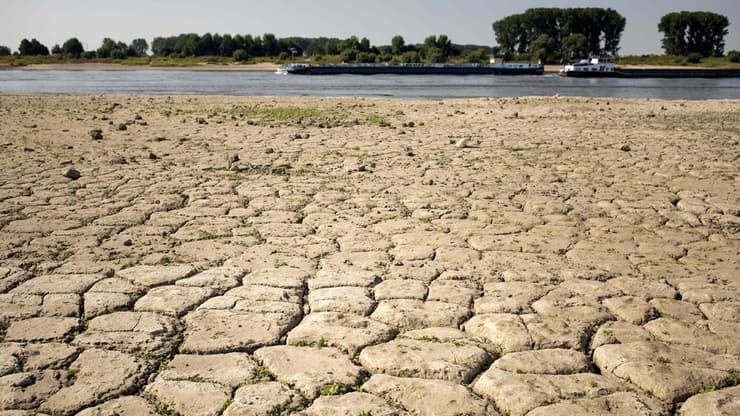 גדות נהר ה ריין הולנד בצורת אירופה גל חום