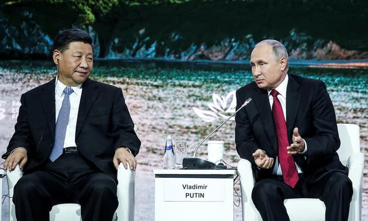 נשיא רוסיה ולדימיר פוטין עם נשיא סין שי ג'ינפינג 