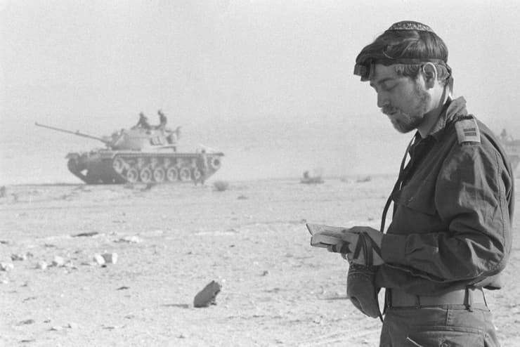 קצין מתפלל מלחמת יום הכיפורים תאריך 6.10.1973