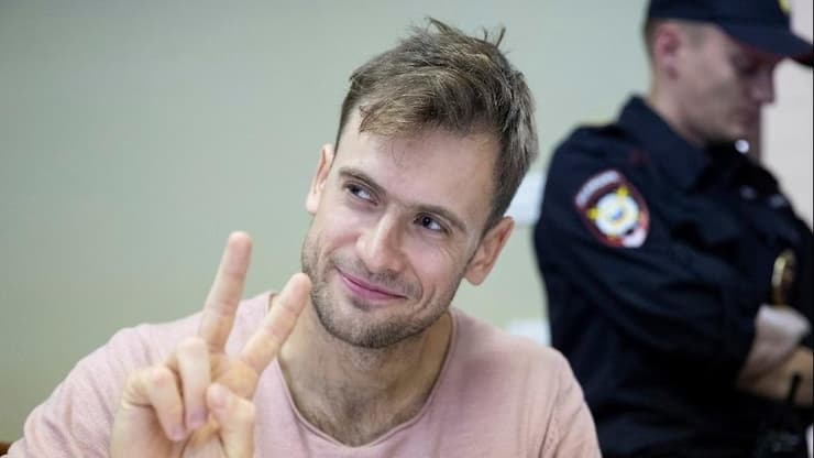 רוסיה פיוטר ורזילוב חבר להקת פוסי ריוט אושפז חשד להרעלה