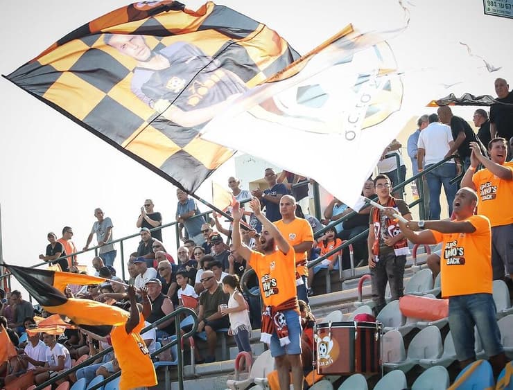 אוהדי סקציה נס ציונה. יש להם בעלים חדש (צילום: עוז מועלם) אוהדי סקציה נס ציונה