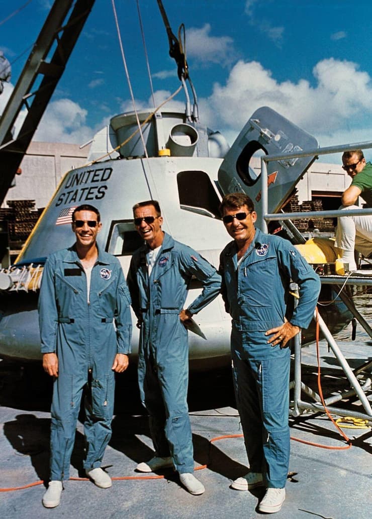 שלושת האסטרונאוטים לאחר הנחיתה