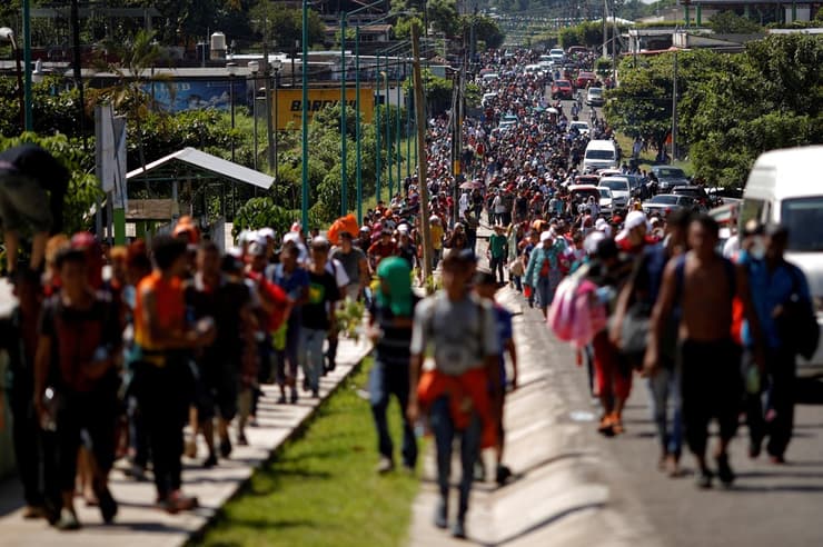 מקסיקו שיירה של אלפי מהגרים מ הונדורס גואטמלה בדרך ל ארה"ב