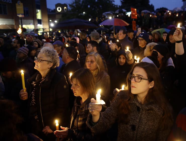 מתאבלים על קורבנות הטבח בפיטסבורג