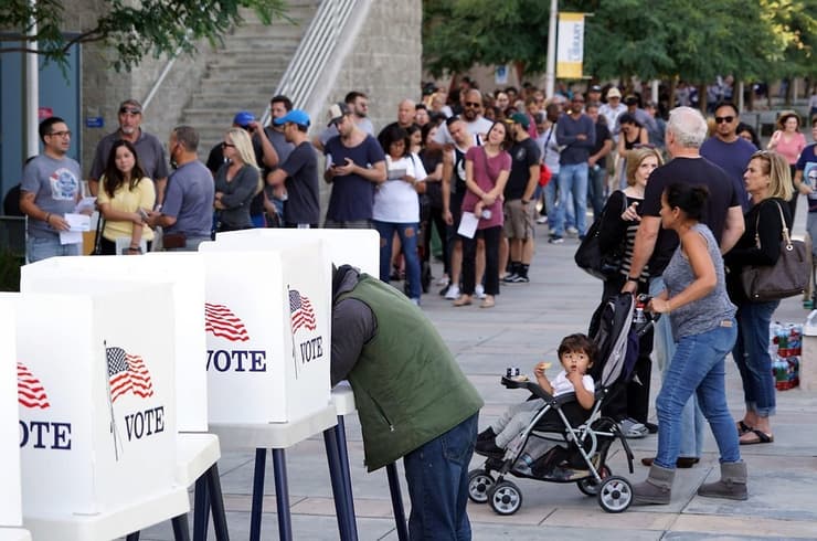 הצבעה מוקדמת קלפי ב לוס אנג'לס קליפורניה בחירות אמצע ארה"ב