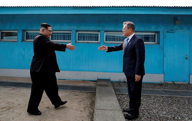 רויטרס תמונות השנה קים ג'ונג און מון ג'אה אין פגישה גבול צפון קוריאה דרום קוריאה אפריל