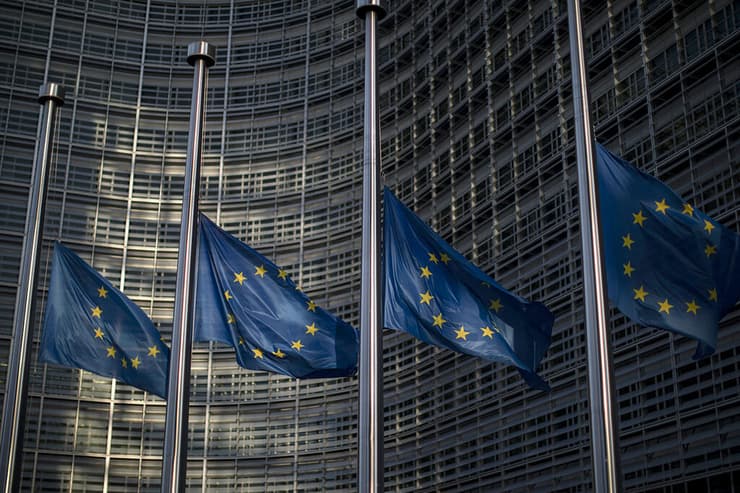 דגלי האיחוד האירופי בבריסל