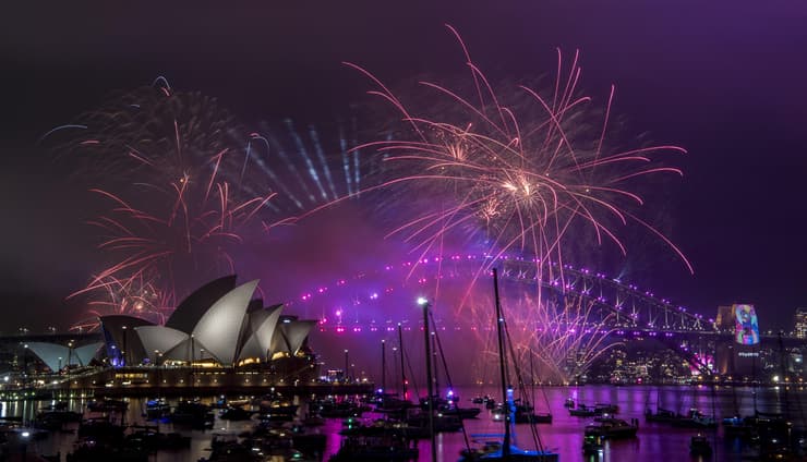 זיקוקים ב חגיגות השנה החדשה ב סידני אוסטרליה 2019