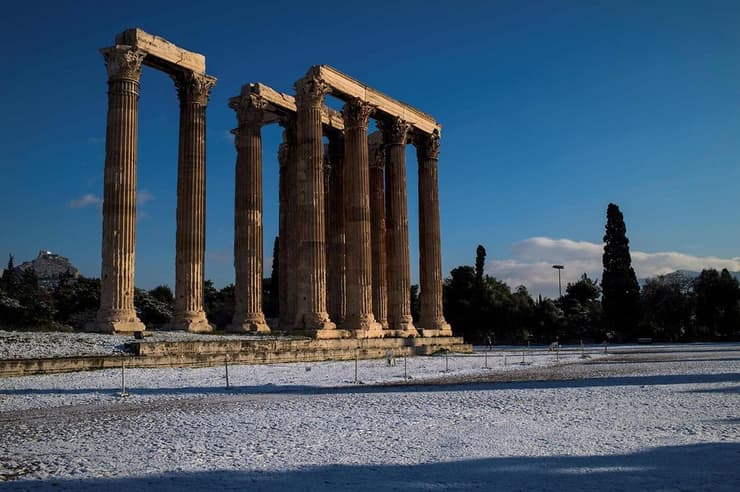 שלג באתונה 