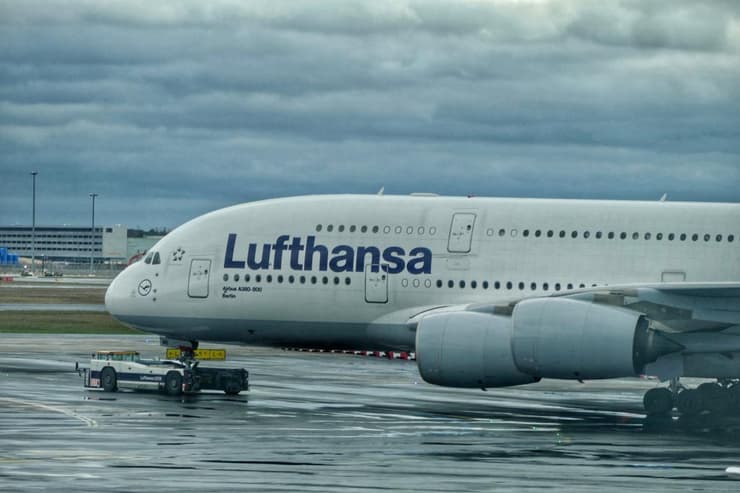 מטוס לופטהנזה בשדה התעופה בפרנקפורט