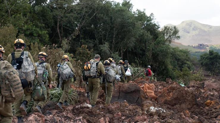 "לא היה צורך". משלחת פיקוד העורף בברזיל ב-2019 (צילום: דובר צה"ל) משלחת צה"ל, בה כוחות מפיקוד העורף, בפעילות לסיוע חילוץ הלכודים וההרוגים מקריסת הסכר בברזיל