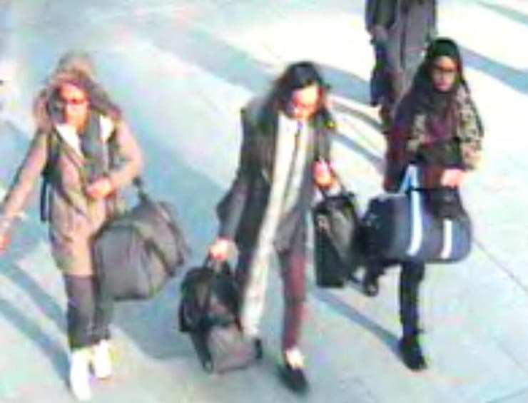  שלוש הנערות עוזבות את לונדון ב-2015