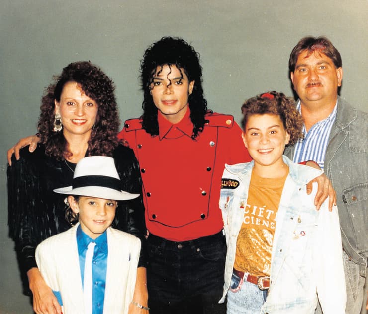 ווייד רובסון ובני משפחתו עם מייקל ג'קסון