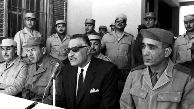 הרמטכ"ל המצרי (מימין) עם הנשיא נאצר ב-1968 