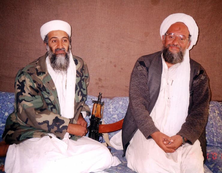 איימן א-זוואהירי (מימין) עם אוסמה בן לאדן. שניהם חוסלו